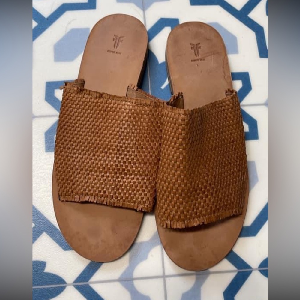 Frye slides NWOTs